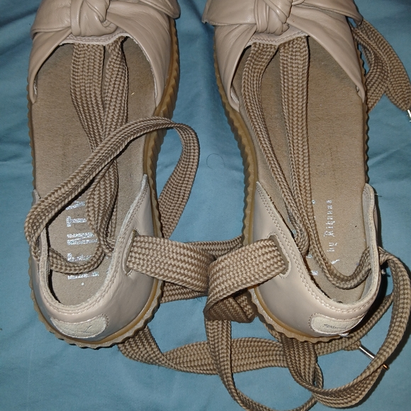 SOLD. OUT - Picture 10 of 11